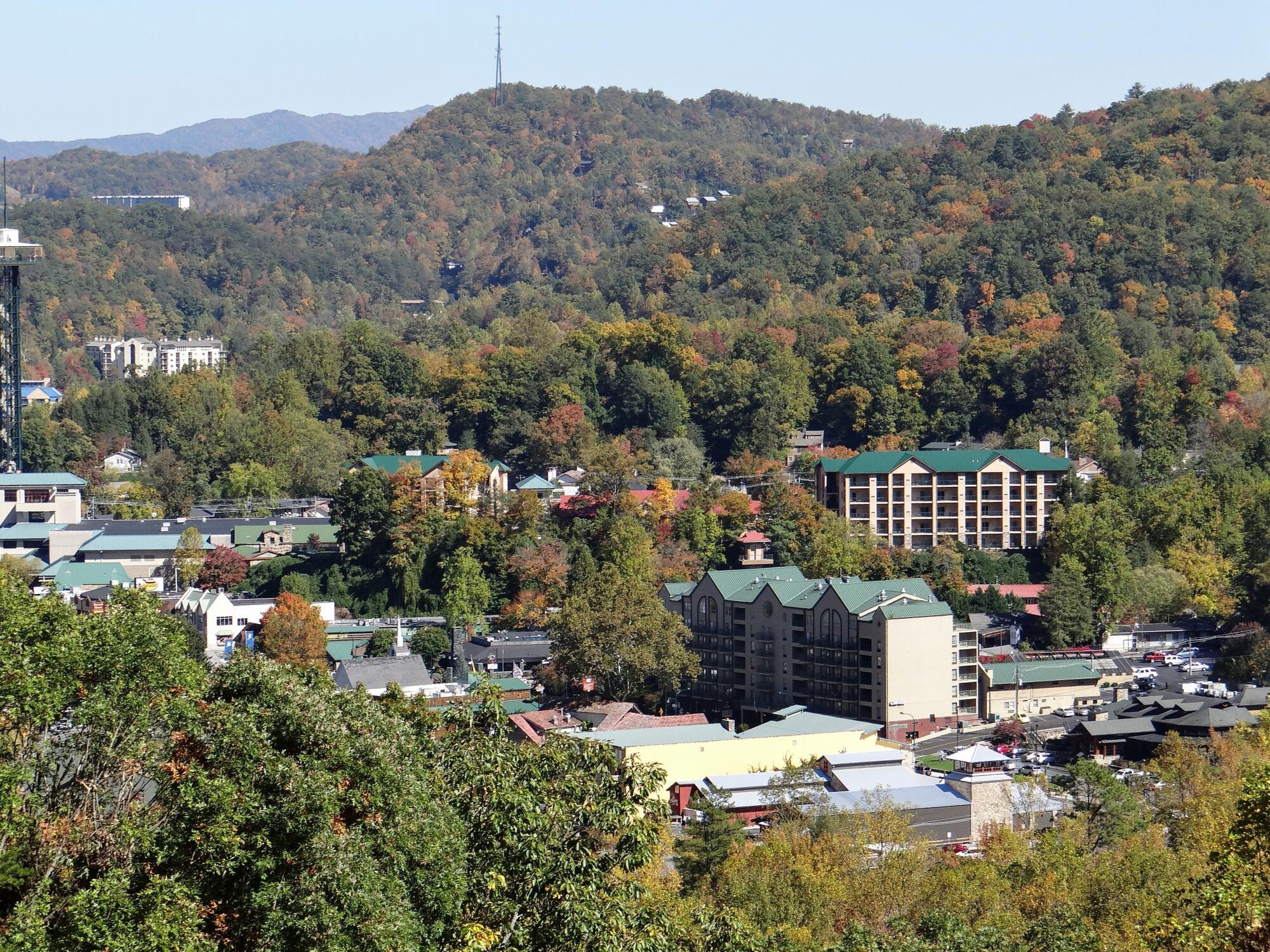 Pigeon Forge vs Gatlinburg